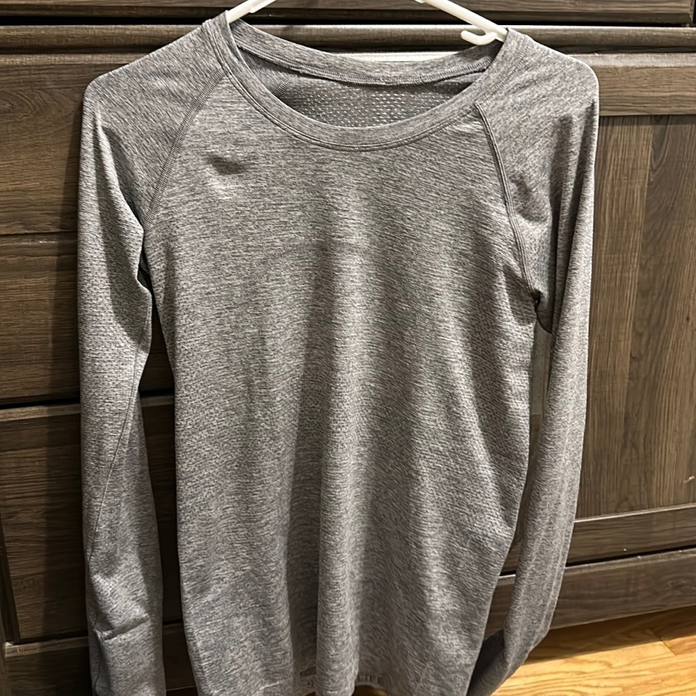 slate/white lululemon swiftly tech size 6